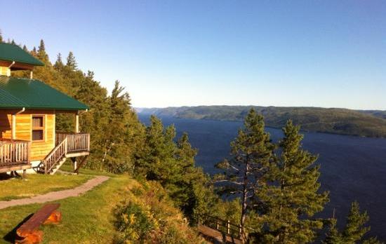 Voyage sur-mesure, Pourvoirie surplombant le fjord